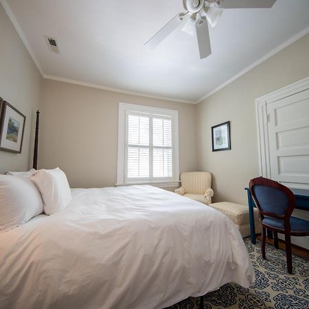 The Edenton Collection-Captain'S Quarters Inn Стая снимка