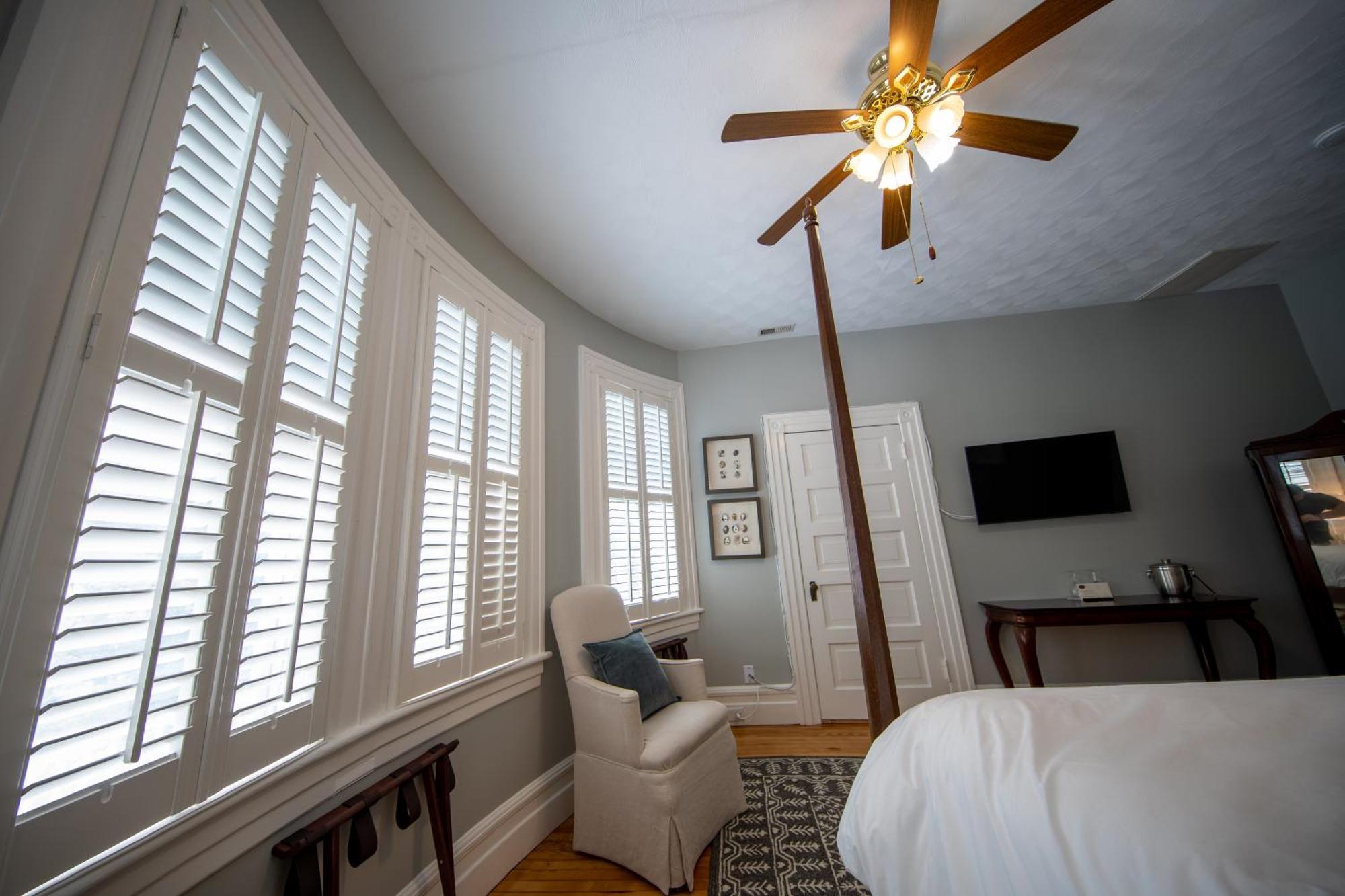The Edenton Collection-Captain'S Quarters Inn Стая снимка